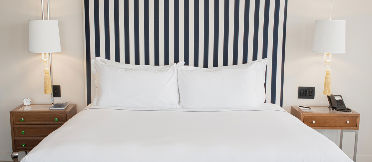 Vue d'un lit luxueux | Luxury bedding | Hotel Monsieur Jean | Old Quebec | Vieux-Québec