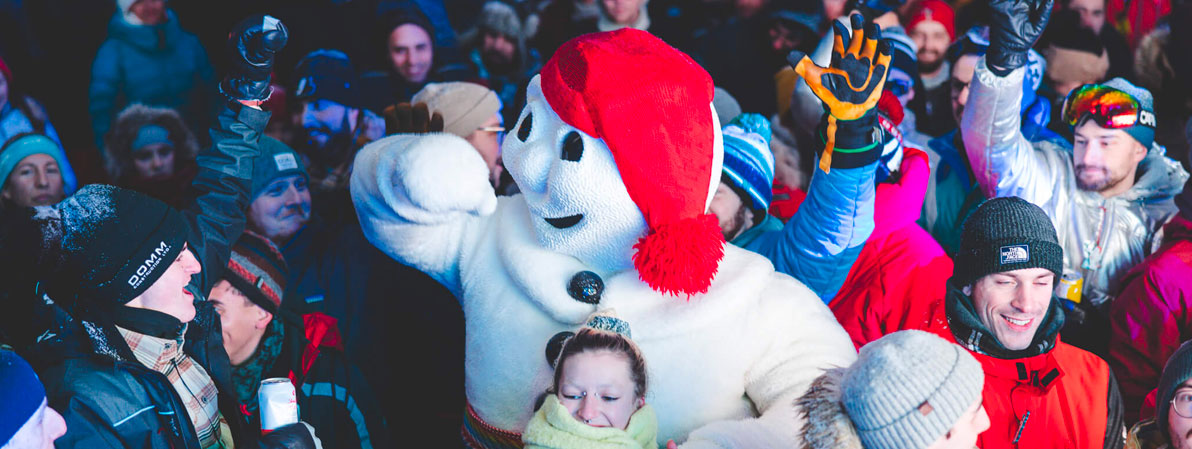 Carnaval de Québec, palais de Bonhomme illuminé, festivités hivernales sur la Grande Allée