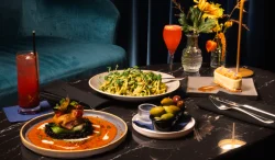 Souper et cocktails signature au Bijou dans le Vieux-Québec Cocktails raffinés et plats gastronomiques au Bijou, salon à cocktail élégant dans le Vieux-Québec