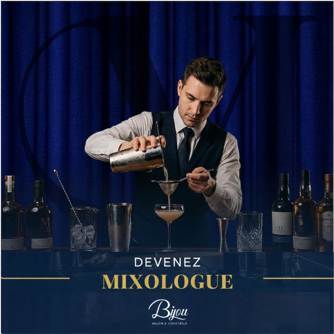 Mixologue préparant un cocktail au bar Le Bijou de l’Hôtel Monsieur Jean à Québec