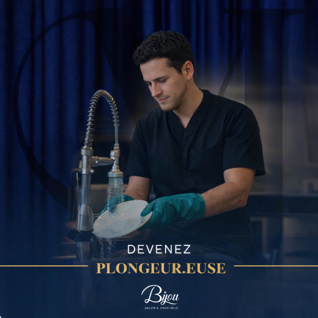 Plongeur en cuisine lavant la vaisselle dans un hôtel à Québec Hôtel Monsieur Jean