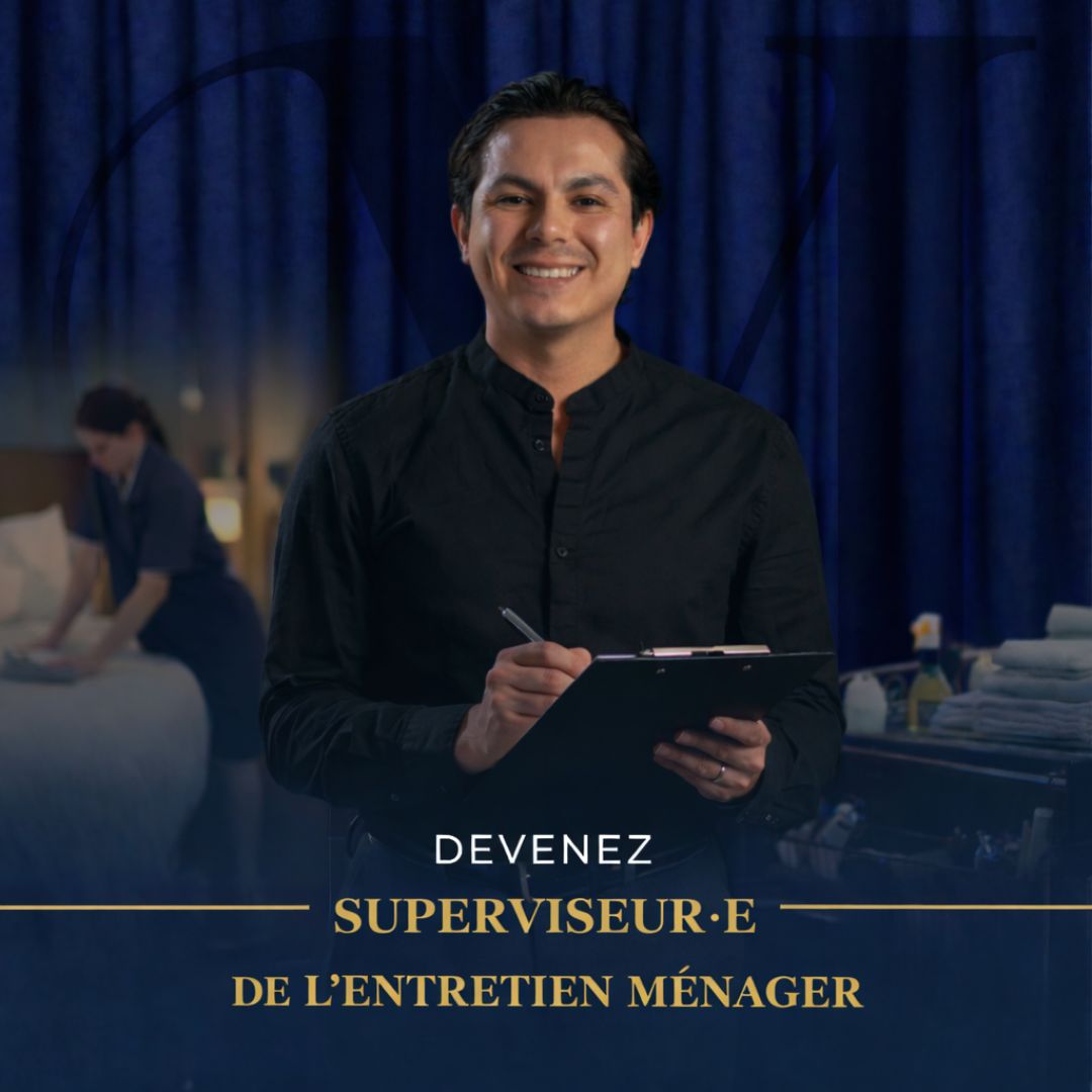 Superviseur entretien ménager inspectant une chambre d’hôtel à Québec Hôtel Monsieur Jean