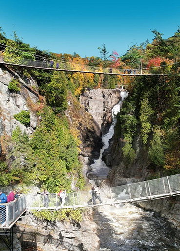 Canyon Sainte-Anne | Chute spectaculaire et passerelles suspendues près de Québec